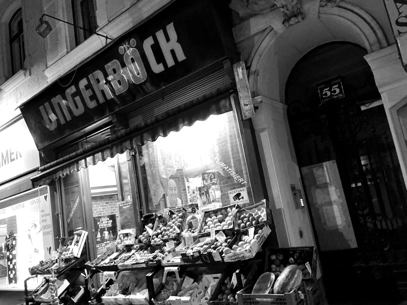 Ungerböck, Lerchenfelder Straße 55, bei Nacht